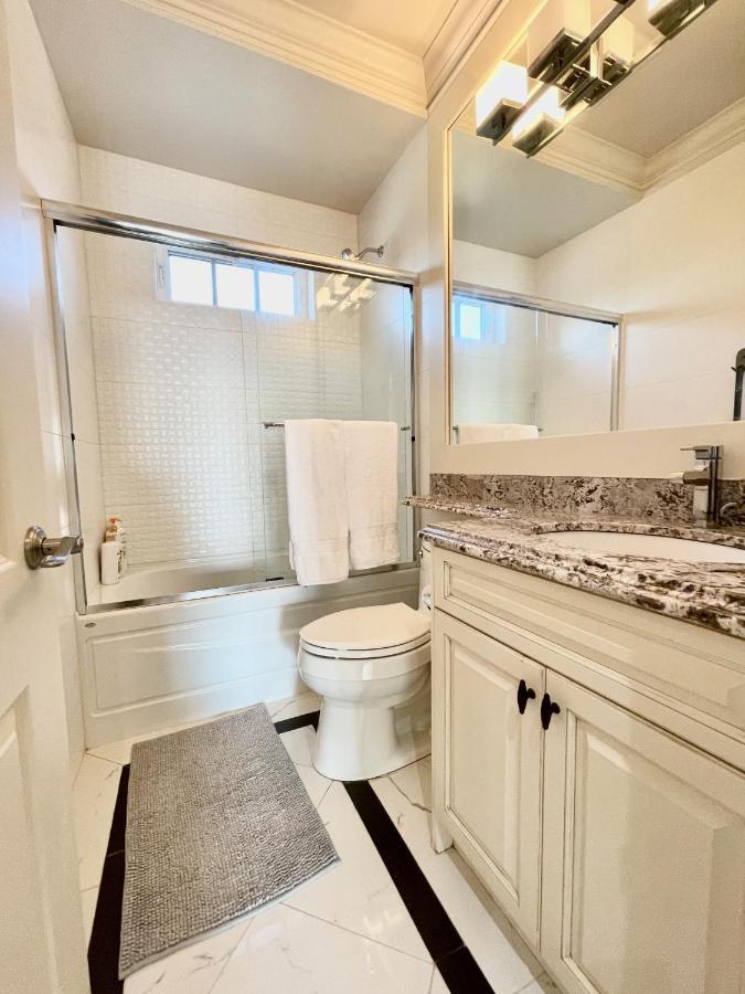 Vancouver Luxury Guesthouse Екстер'єр фото