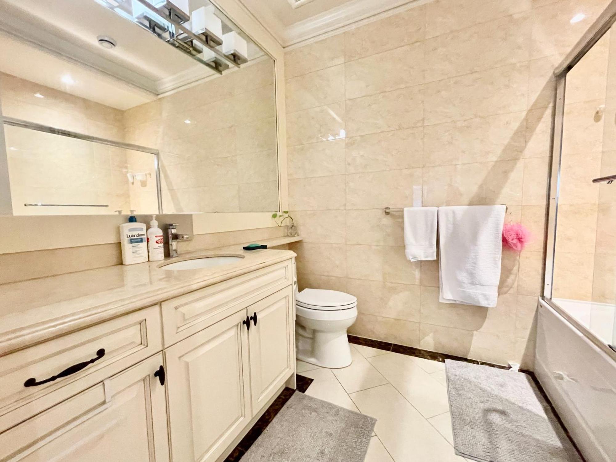 Vancouver Luxury Guesthouse Екстер'єр фото